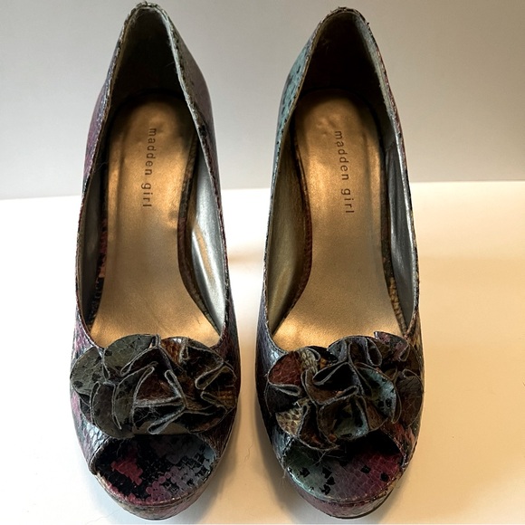 Madden Girl | Snakeskin Peep Toe Pumps - Picture 1 of 7